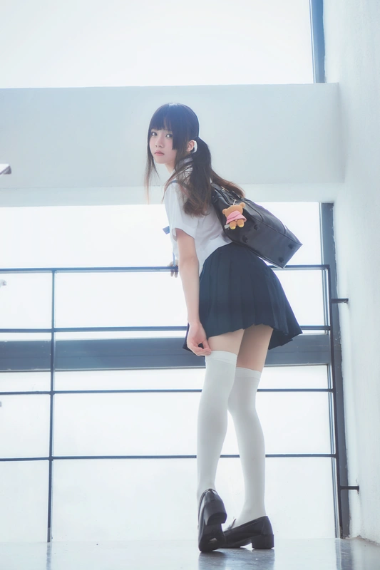 蓝白水手服 - 桜桃喵